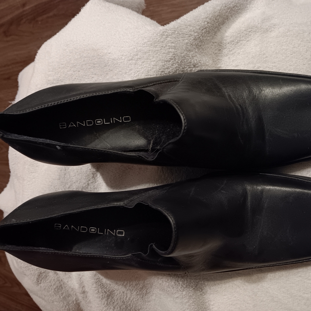 Bandolino Black Leather Loafers Sleek Slip-On Design